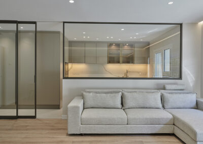 Reforma Piso - Comedor y cocina con cristalera