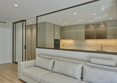 Reforma Piso - Vista de cocina desde el comedor